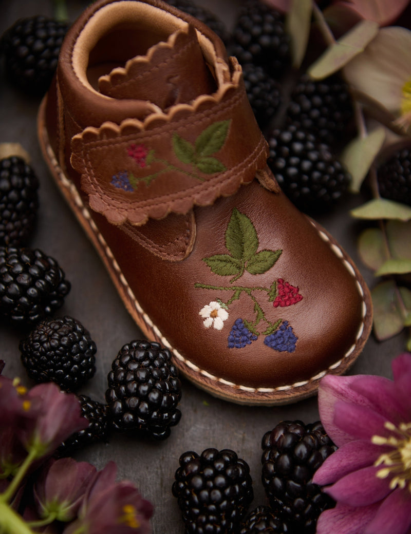 Petit Nord Blackberries Scallop Velcro Boot Low Boot Shoes Hazelnut 069