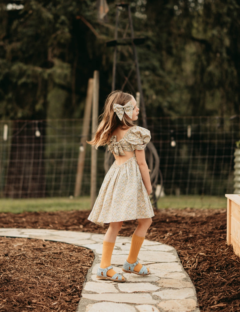 Petit Nord Crossover Scallop Flower Sandals Crinkly Cloud 143