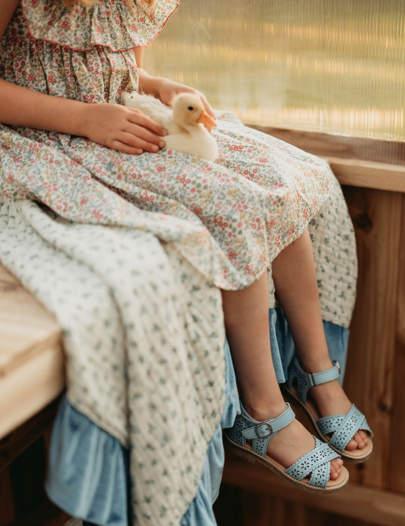 Petit Nord Crossover Scallop Flower Sandals Crinkly Cloud 143