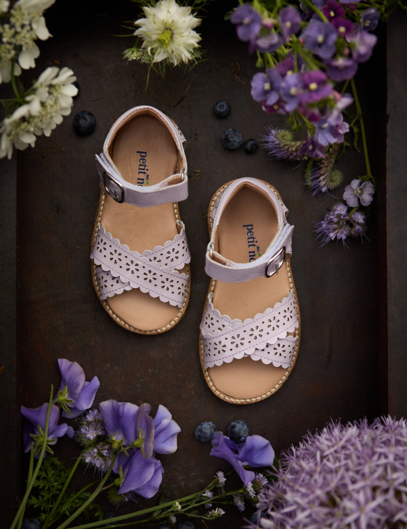 Petit Nord Crossover Scallop Flower Sandals Iris Patent 124