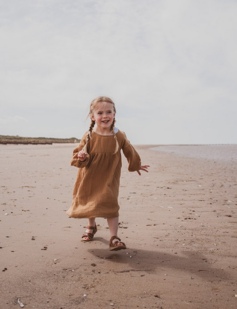 Petit Nord Crossover Scallop Flower Sandals Cognac 002