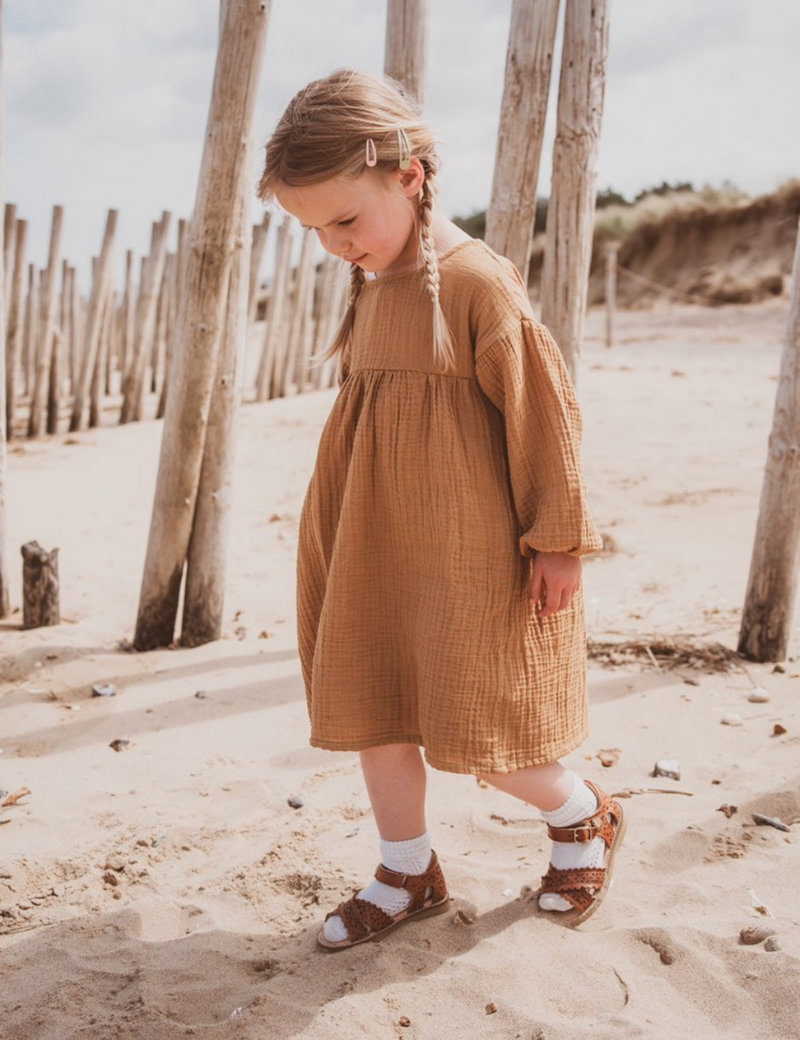 Petit Nord Crossover Scallop Flower Sandals Cognac 002