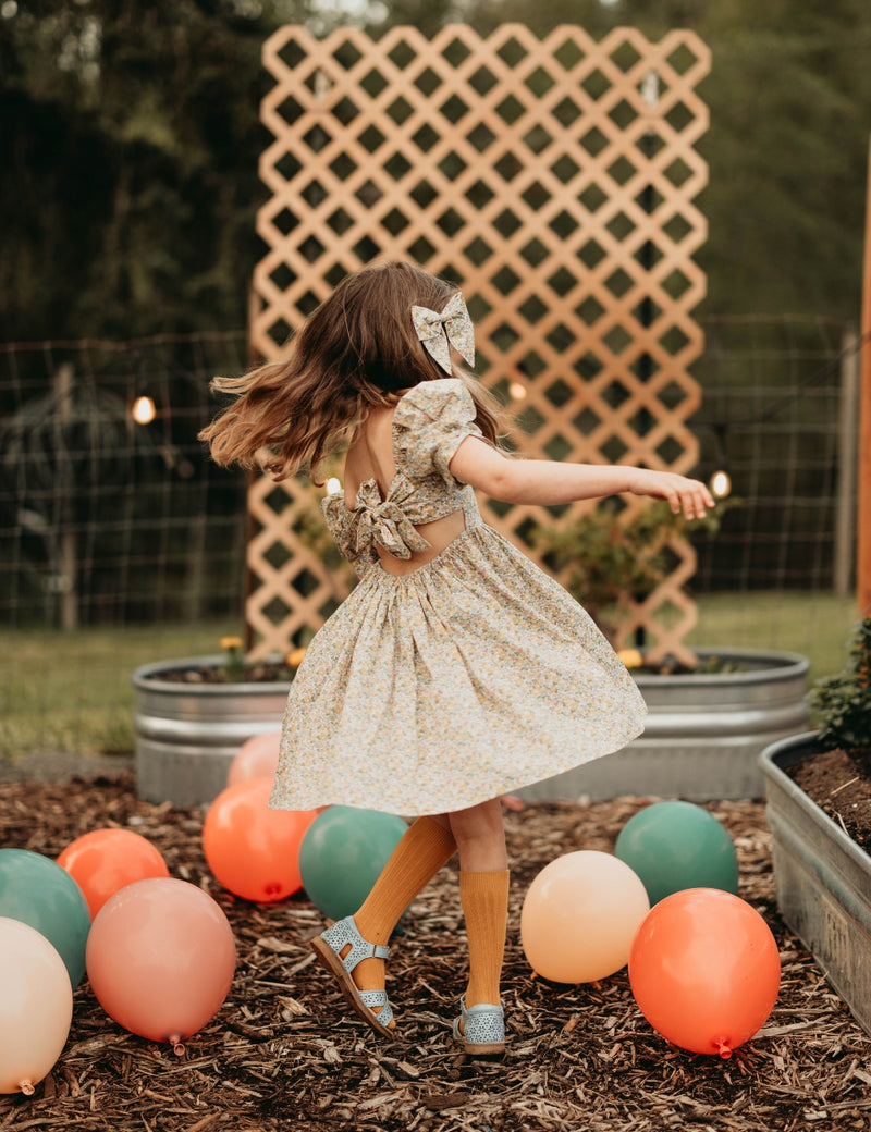 Petit Nord Crossover Scallop Flower Sandals Crinkly Cloud 143