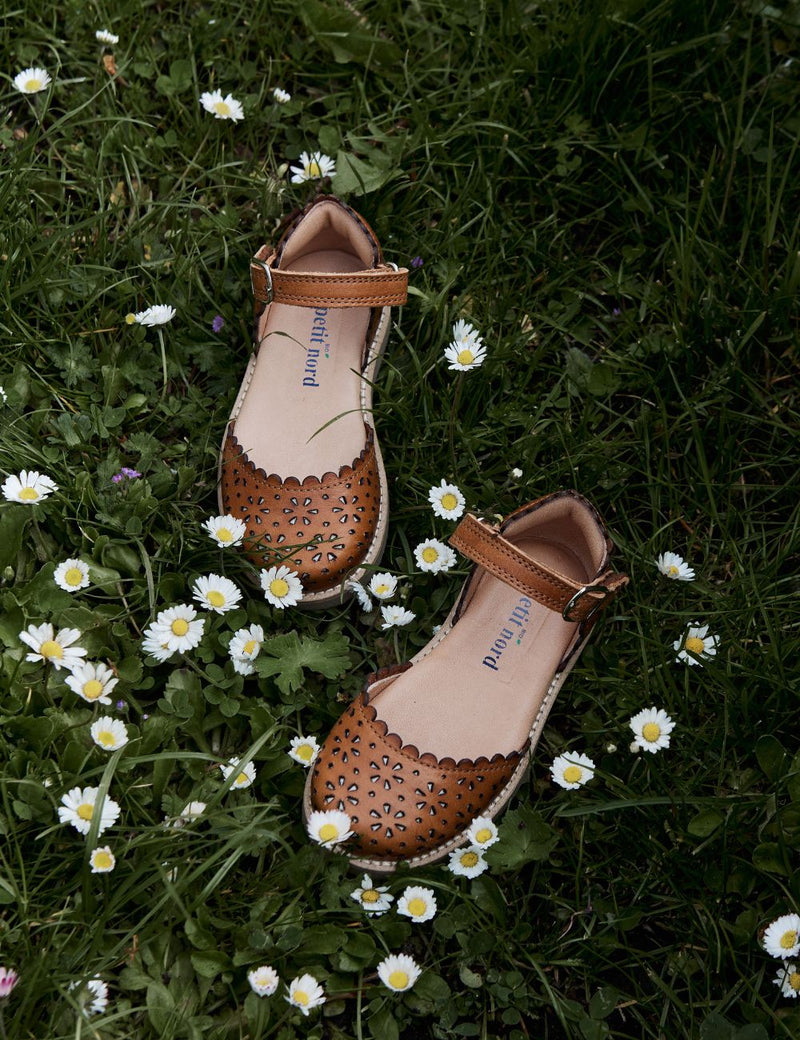 Petit Nord Ladida Flower Sandals Cognac 002