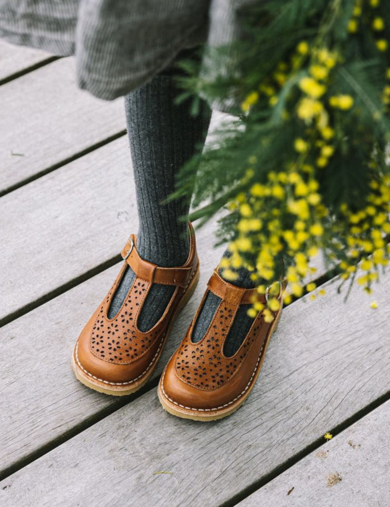 Petit Nord Low T-Bar Flower T-bars and Ballerinas Cognac 002