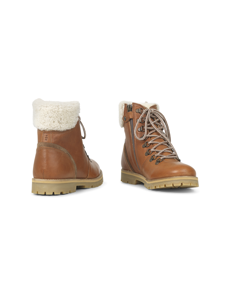 Petit Nord Shearling Winter Boot Women Women Cognac 002