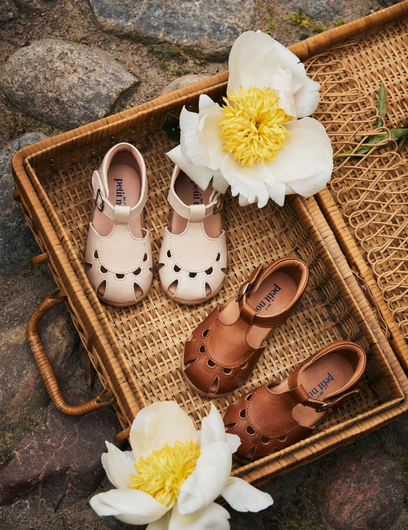 Petit Nord Sweetheart Sandal Sandals Cognac 002