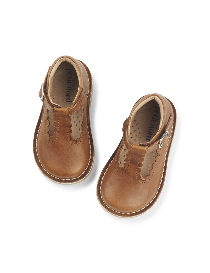 Petit Nord T-Bar Scallop T-bars and Ballerinas Cognac 002