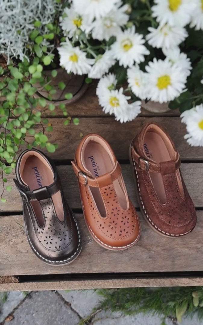 Petit Nord Low T-Bar Flower T-bars and Ballerinas Cognac 002