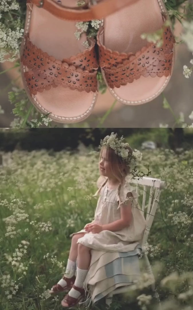 Petit Nord Crossover Scallop Flower Sandals Cognac 002