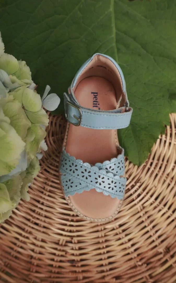 Petit Nord Crossover Scallop Flower Sandals Crinkly Cloud 143