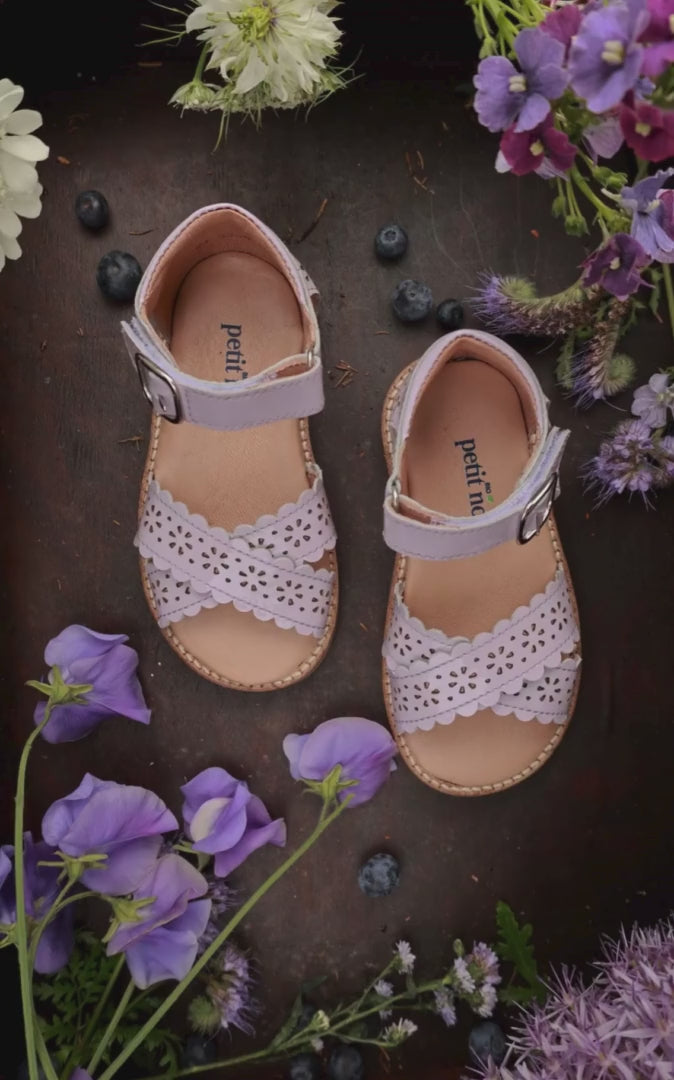 Petit Nord Crossover Scallop Flower Sandals Iris Patent 124