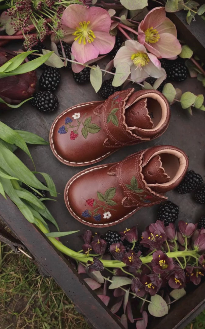 Petit Nord Blackberries Scallop Velcro Boot Low Boot Shoes Hazelnut 069