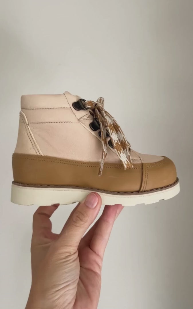 Petit Nord Trek Boot Boots Cream 052