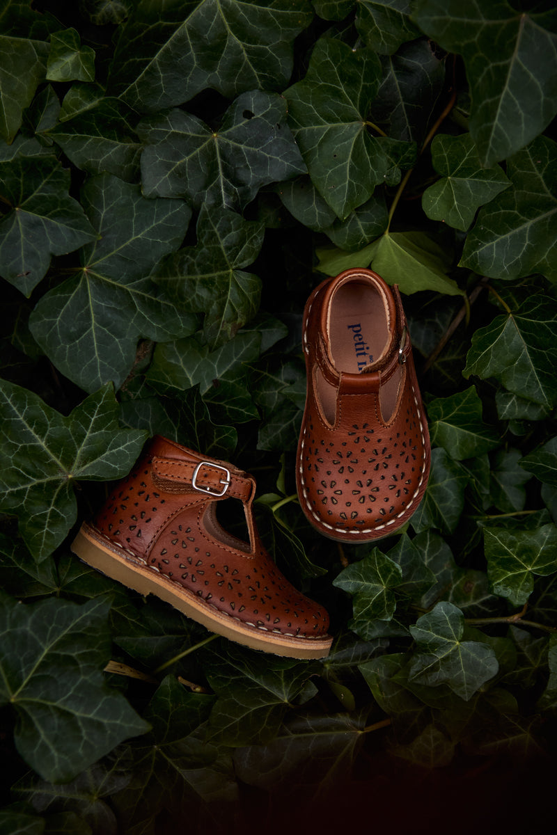 Petit Nord T-bar Flower T-bars and Ballerinas Cognac 002